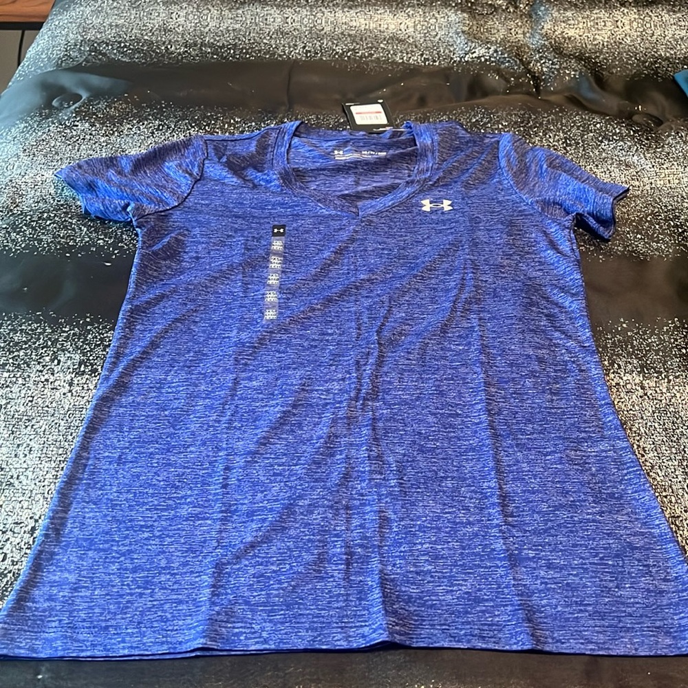 NWT women’s XS under armour t-shirt